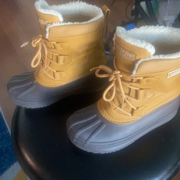 Like new kids London Fog duck boots - Picture 3 of 5